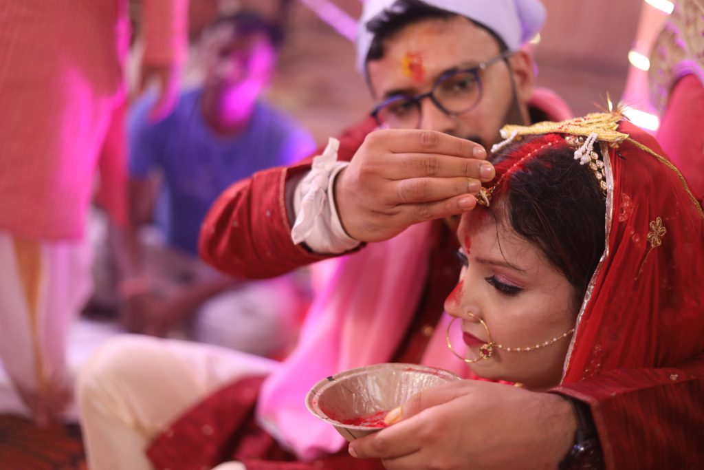 インド　結婚式　シンドゥール